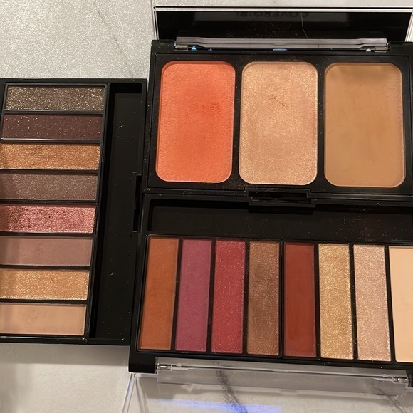 COVERGIRL Eyeshadow and Face Palettes - Picture 1 of 5